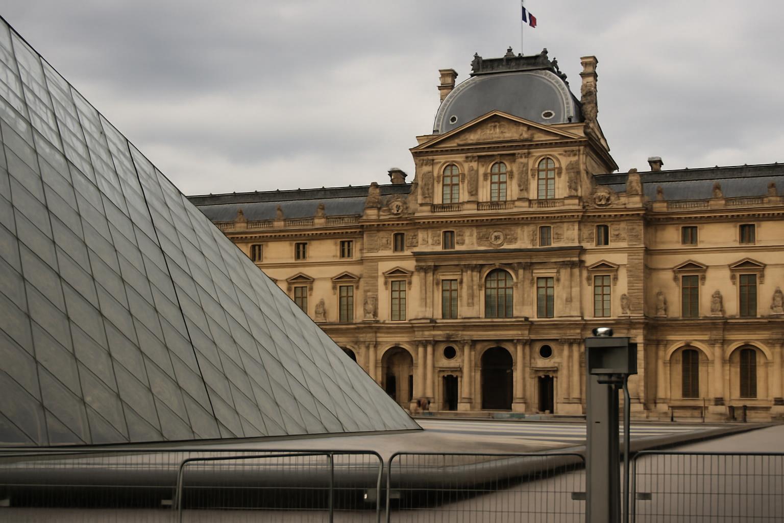 French Parliament Report Accuses Louvre of Prioritizing Prestige Over Security Ahead of Jewel Heist